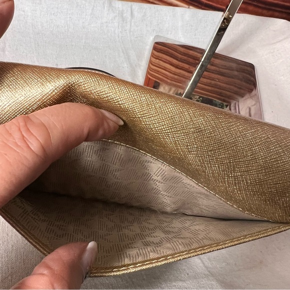 Michael Kors Jet Set Travel Shimmer Gold Crossbody Bag, Saffiano Leather 💋🤩 - Picture 10 of 16